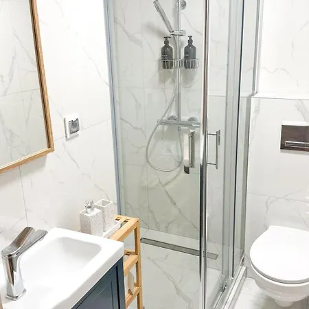 Apartment A3 - Queen Double - Haven - Two Shared Bathrooms